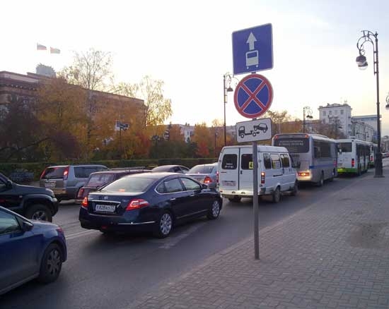 Тюмень — в пробках: в чем причина? Тюмень — в пробках: в чем причина?