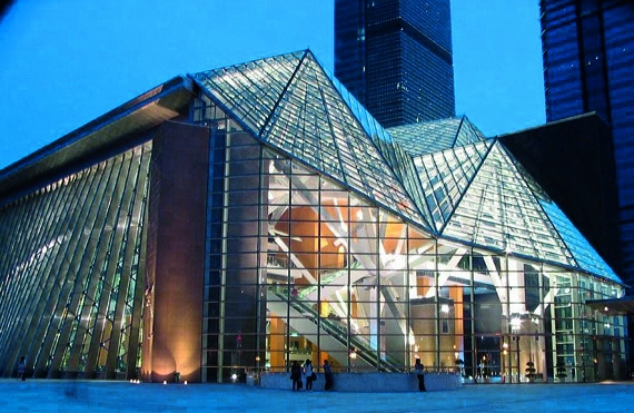 Культурный центр Шэньчжэнь в Китае включает в себя концертный зал и библиотеку. Здание выполнено в стиле vineyard, применяющемся для проектирования концертных залов: зрительные места окружают сцену, возвышаясь над ней, как это бывает с террасами виноградников. Культурный центр Шэньчжэнь в Китае включает в себя концертный зал и библиотеку. Здание выполнено в стиле vineyard, применяющемся для проектирования концертных залов: зрительные места окружают сцену, возвышаясь над ней, как это бывает с террасами виноградников.