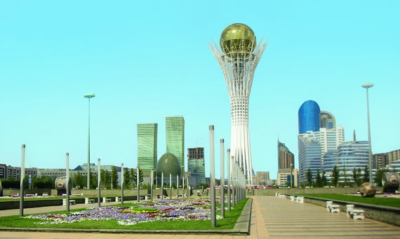 Монумент Байтерек в Астане, столице Казахстана, символизирует новый этап в жизни казахского народа, сильное государство, сохранившее свою историю и устремленное в будущее. Венчает конструкцию сияющий шар, где располагаются бар и панорамный зал (на высоте 105 метров). Монумент Байтерек в Астане, столице Казахстана, символизирует новый этап в жизни казахского народа, сильное государство, сохранившее свою историю и устремленное в будущее. Венчает конструкцию сияющий шар, где располагаются бар и панорамный зал (на высоте 105 метров).